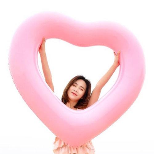 Bouée piscine gonflable cœur rose