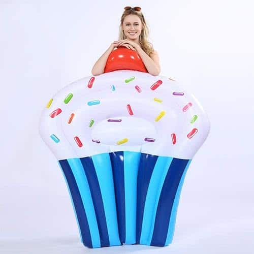 Matelas gonflable cupcake géant bleu