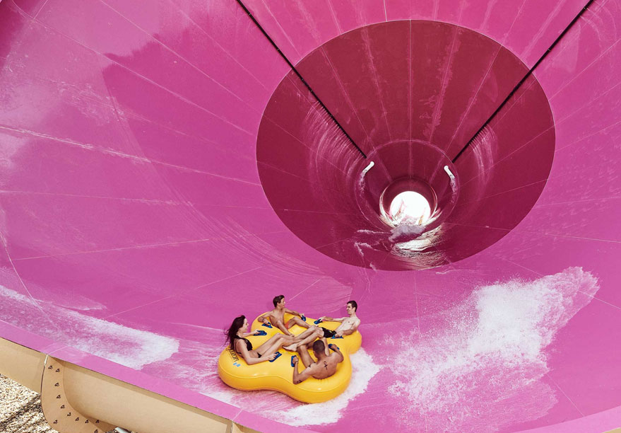 Le Tunado : le toboggan entonnoir avec bouées 4 places d'Aqualand Fréjus