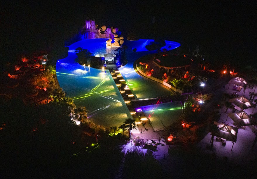 Baignade nocturne dans le parc aquatique O'Gliss Park